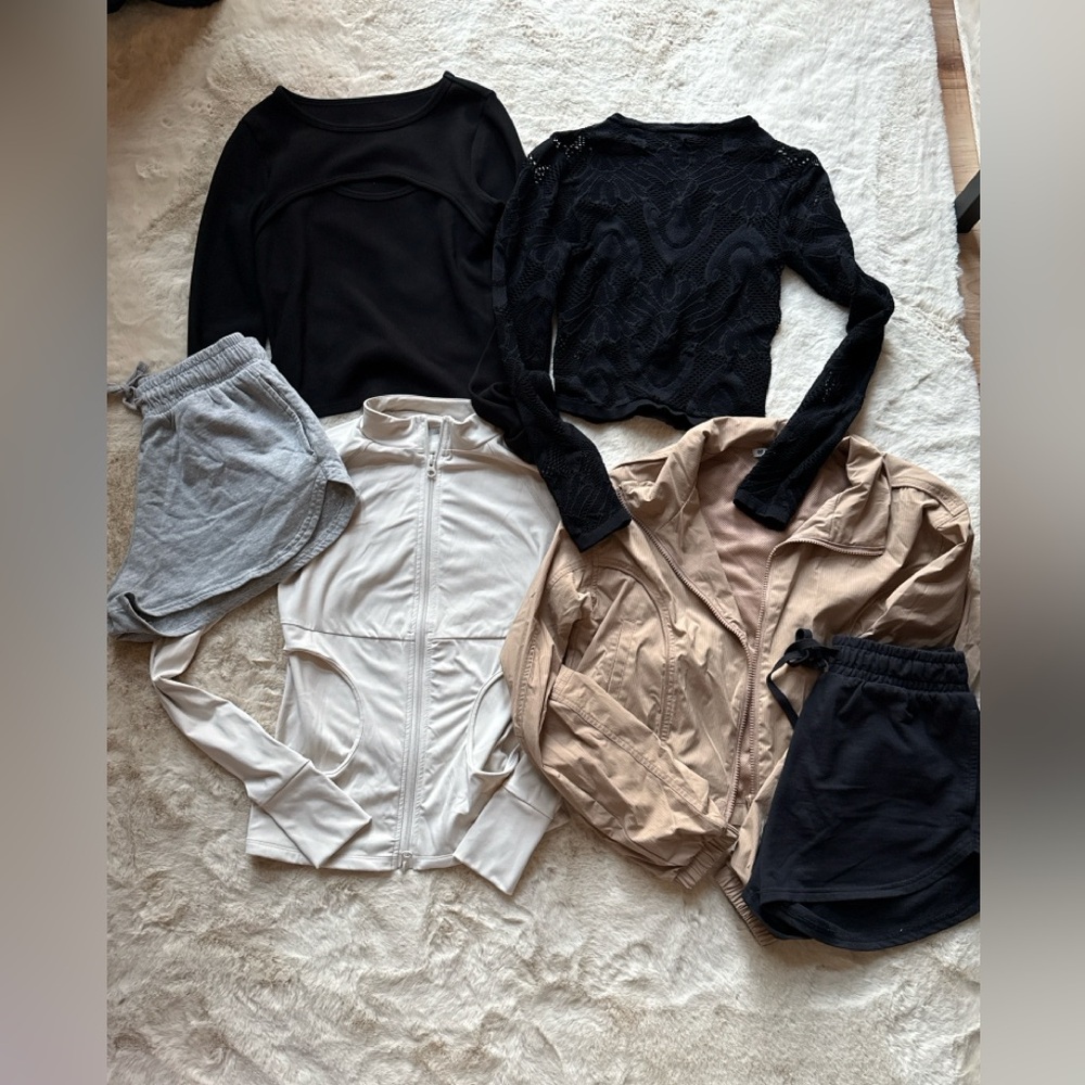 Stylish Clothing Set with Jacket and Tops